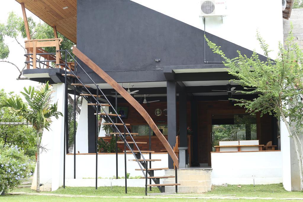 Eco Hotel Black & White - Anuradhapura Mihintale Kültér fotó