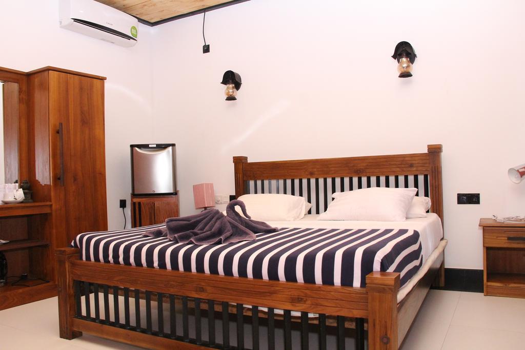 Eco Hotel Black & White - Anuradhapura Mihintale Kültér fotó