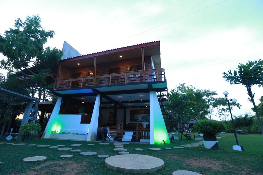 Eco Hotel Black & White - Anuradhapura Mihintale Kültér fotó