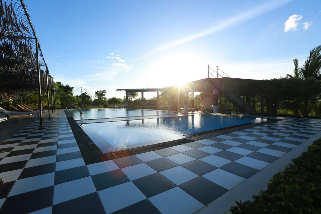Eco Hotel Black & White - Anuradhapura Mihintale Kültér fotó