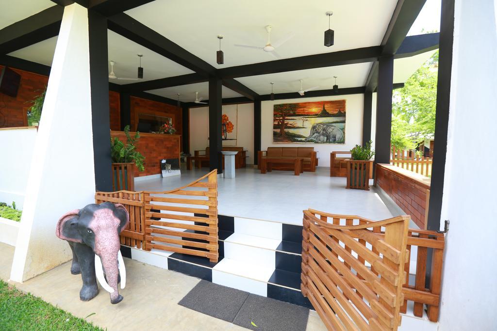 Eco Hotel Black & White - Anuradhapura Mihintale Kültér fotó