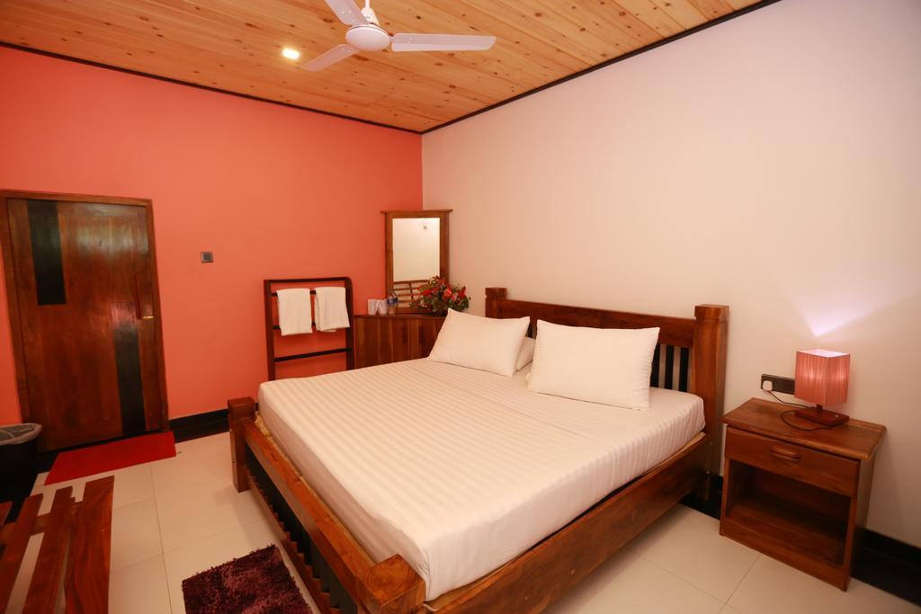 Eco Hotel Black & White - Anuradhapura Mihintale Kültér fotó