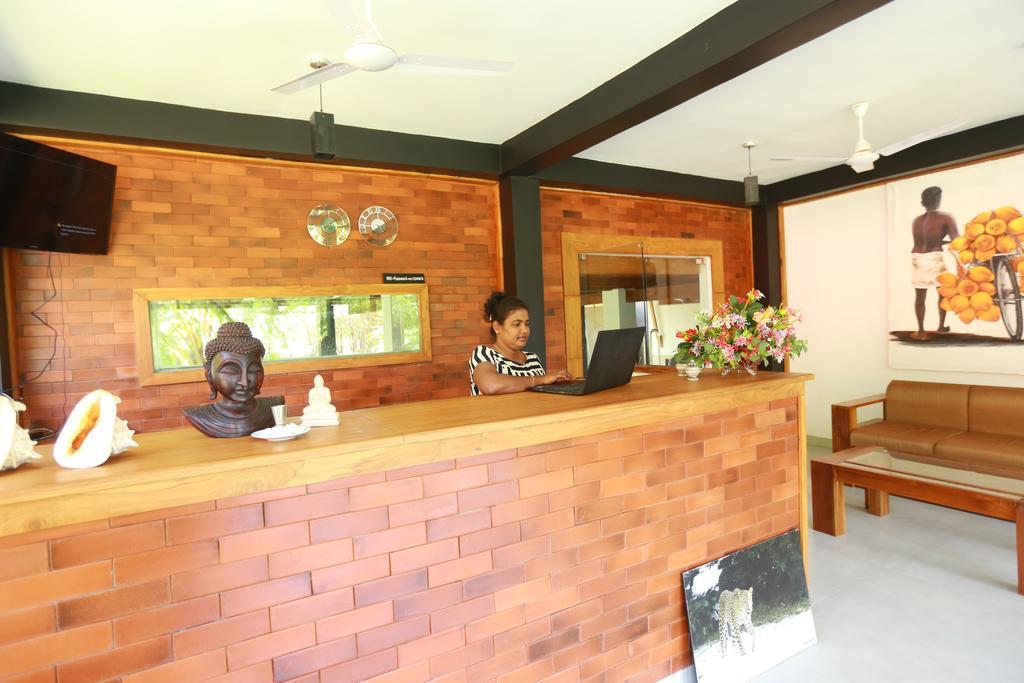 Eco Hotel Black & White - Anuradhapura Mihintale Kültér fotó
