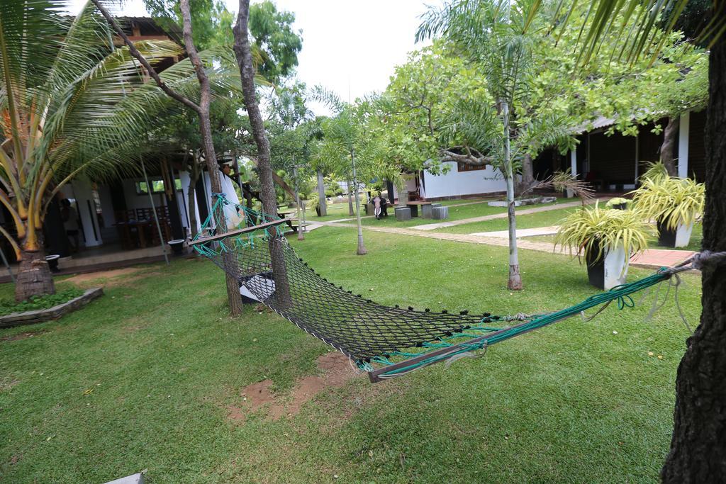 Eco Hotel Black & White - Anuradhapura Mihintale Kültér fotó