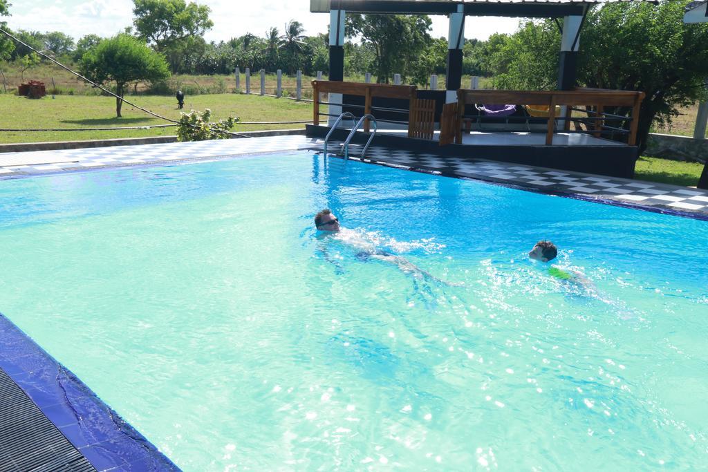 Eco Hotel Black & White - Anuradhapura Mihintale Kültér fotó