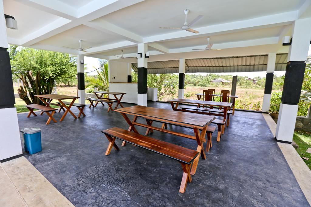 Eco Hotel Black & White - Anuradhapura Mihintale Kültér fotó