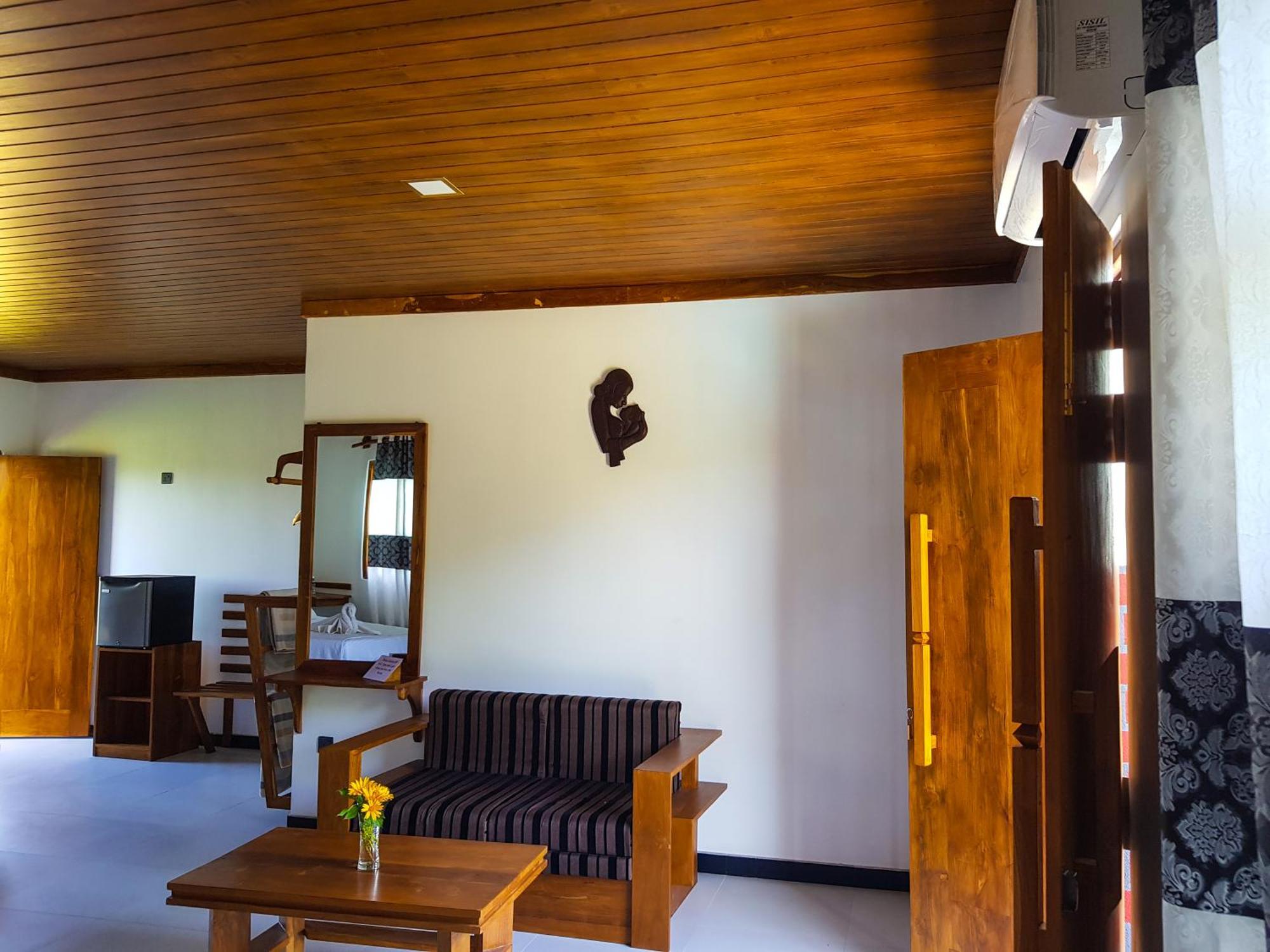 Eco Hotel Black & White - Anuradhapura Mihintale Kültér fotó