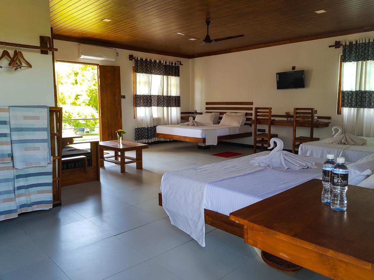 Eco Hotel Black & White - Anuradhapura Mihintale Kültér fotó